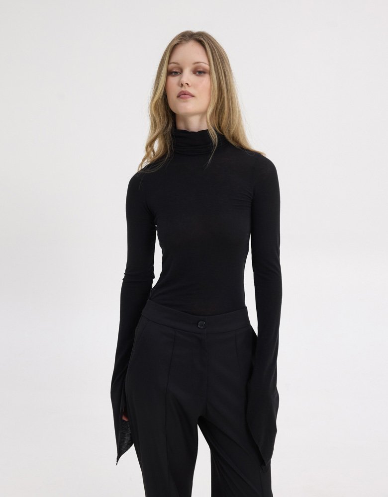 Sunset go Sarah turtleneck top black